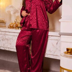 Ensemble Pyjama Satin Léopard Bordeaux