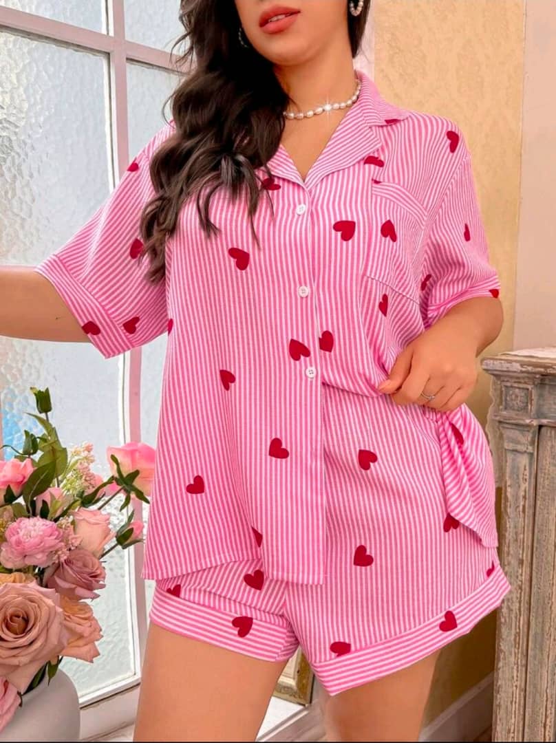 Ensemble Pyjama Short Rayé Rose & Cœurs Rouges – Collection Cosy & Romantique