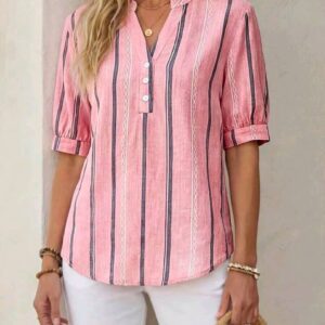 Blouse Fluide Rose à Rayures & Broderies Blancs – Col V Tunisien & Manches Mi-Longues