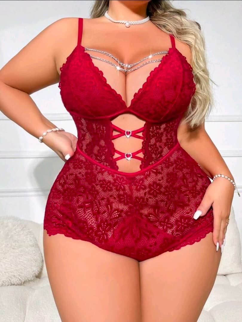 Body Lingerie Dentelle Rouge – Découpes Cœurs Strass, Grande Taille – Image 6